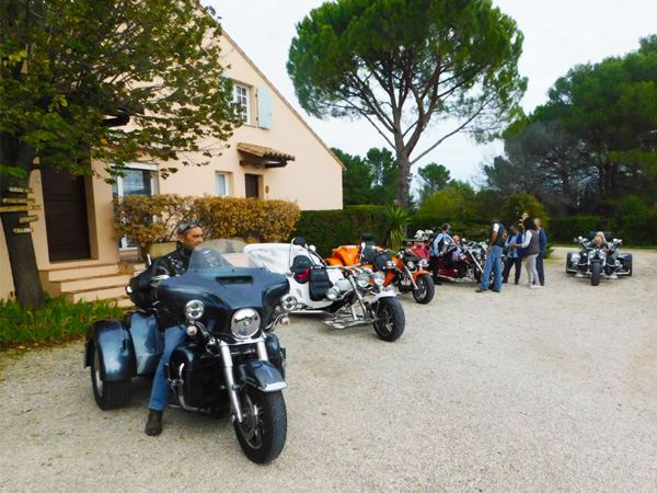 Domaine-Bougainvillees-camargue-bougains-accueil-motard-ride-moto-3-roues-bienvenu