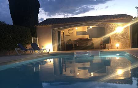 Domaine-Bougainvillees-camargue-bougains-eau-piscine-pool-house-nocturne